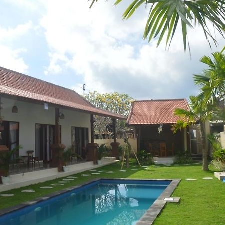 קנגו Wiryaroja Guest House מראה חיצוני תמונה