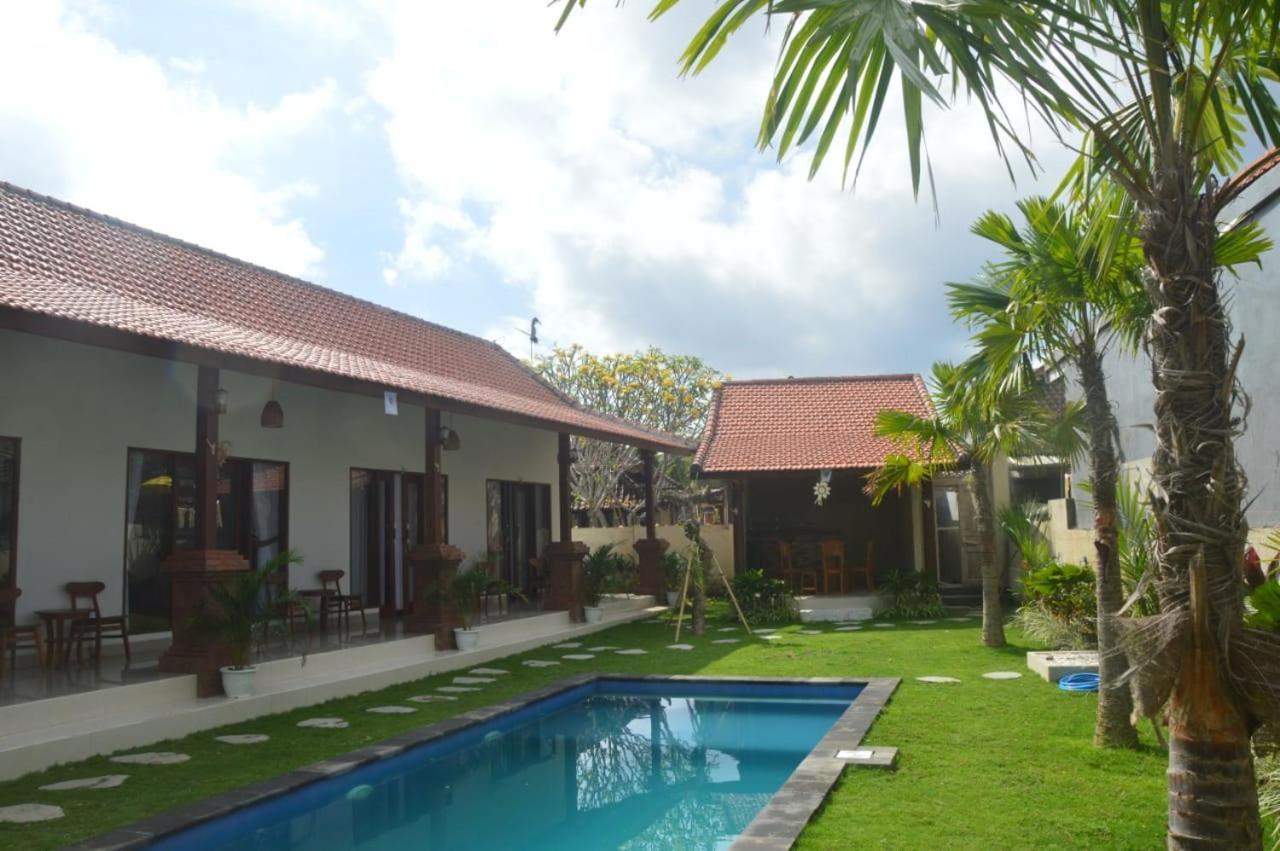 קנגו Wiryaroja Guest House מראה חיצוני תמונה