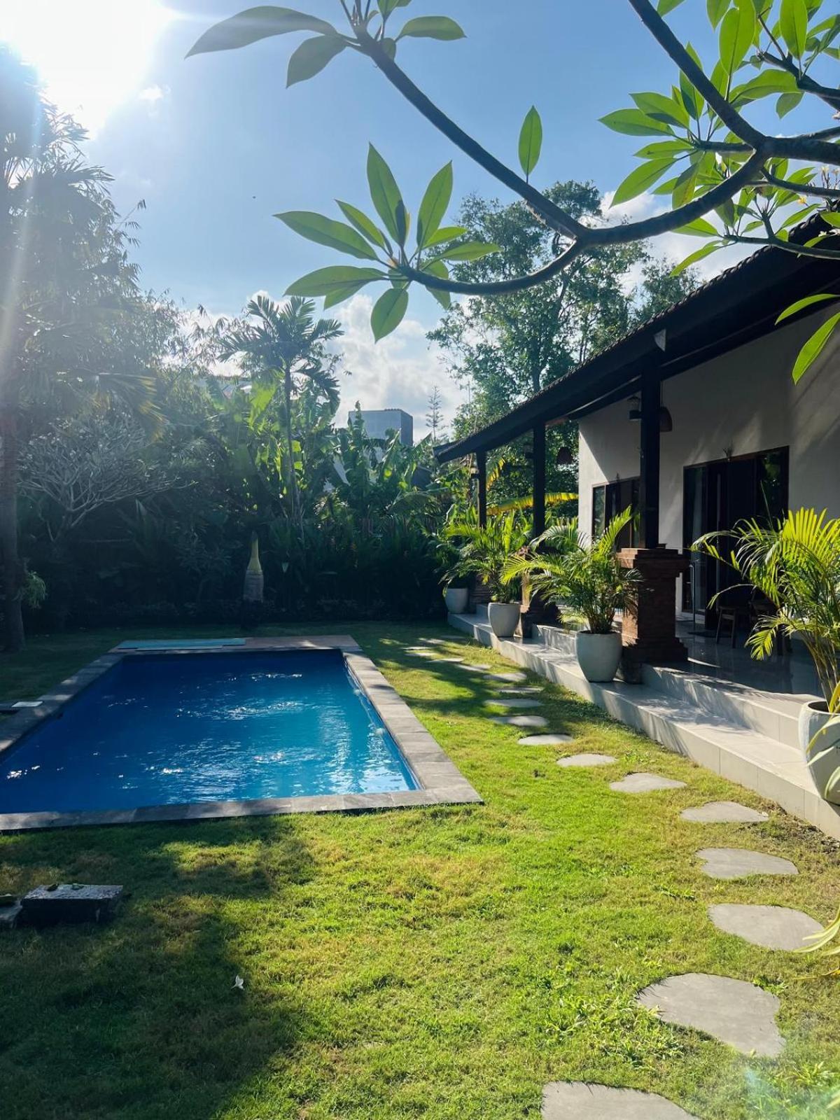 קנגו Wiryaroja Guest House מראה חיצוני תמונה